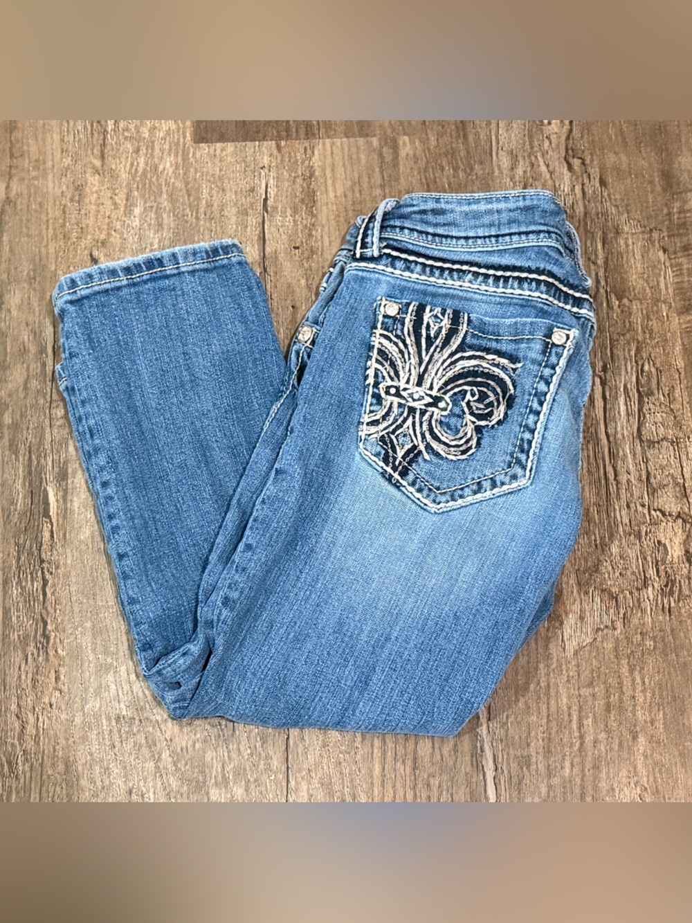Miss Me Capri Women's Light Blue Embroidered Back Pocket Jeans